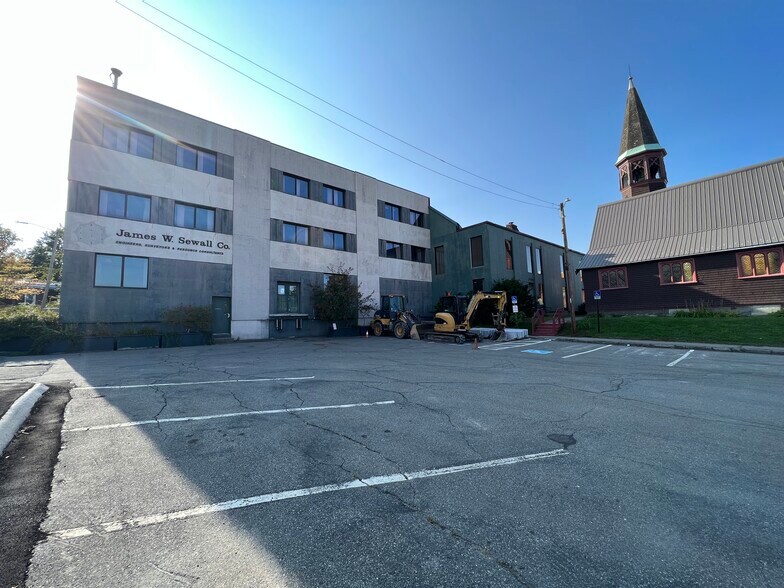 More Photos Of 136 Center St, Old Town Office For Sale