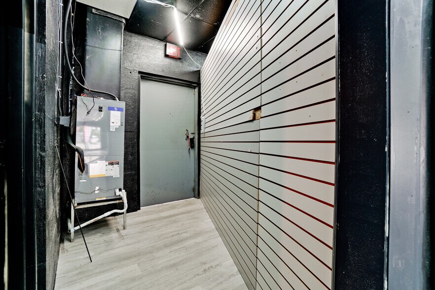 More Photos Of 6132 15th St E, Bradenton Storefront For Lease