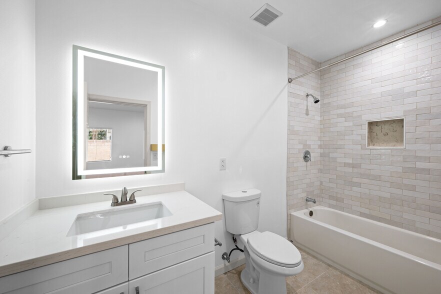 More Photos Of 2114 Clark Ln, Redondo Beach Multifamily For Sale