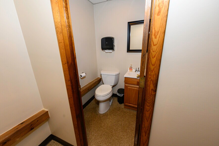 More Photos Of 2500 Brewerton Rd, Mattydale Office Residential For Lease