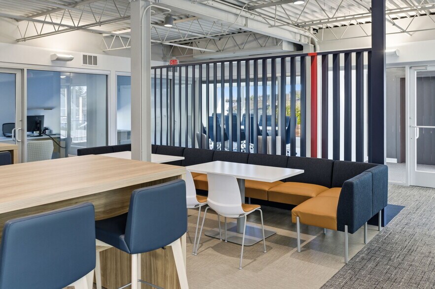 More Photos Of 125 Chenoweth Ln, Louisville Office Residential For Lease
