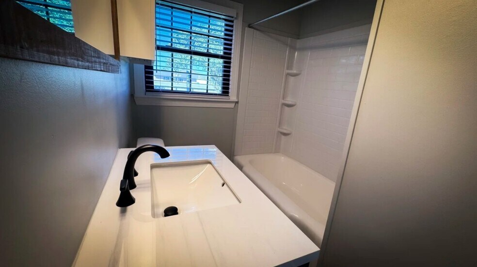 More Photos Of 102 Elmwood Dr, Lebanon Loft Creative Space For Lease