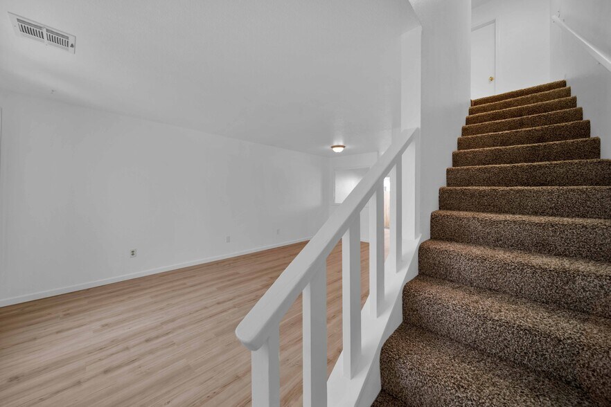 More Photos Of 1091 Del Sol Pl, Redding Apartments For Sale