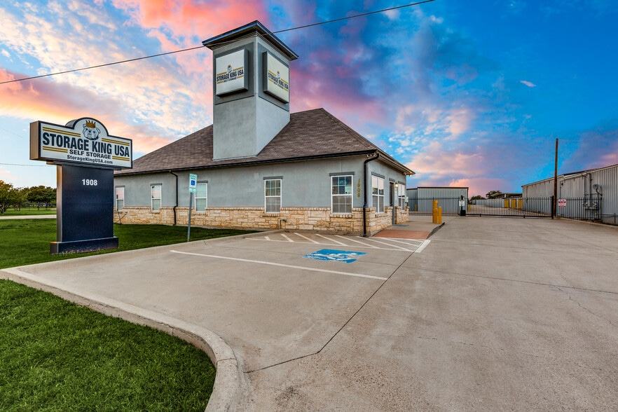More Photos Of 1908 Farm to Market Rd, Crowley Self Storage For Lease