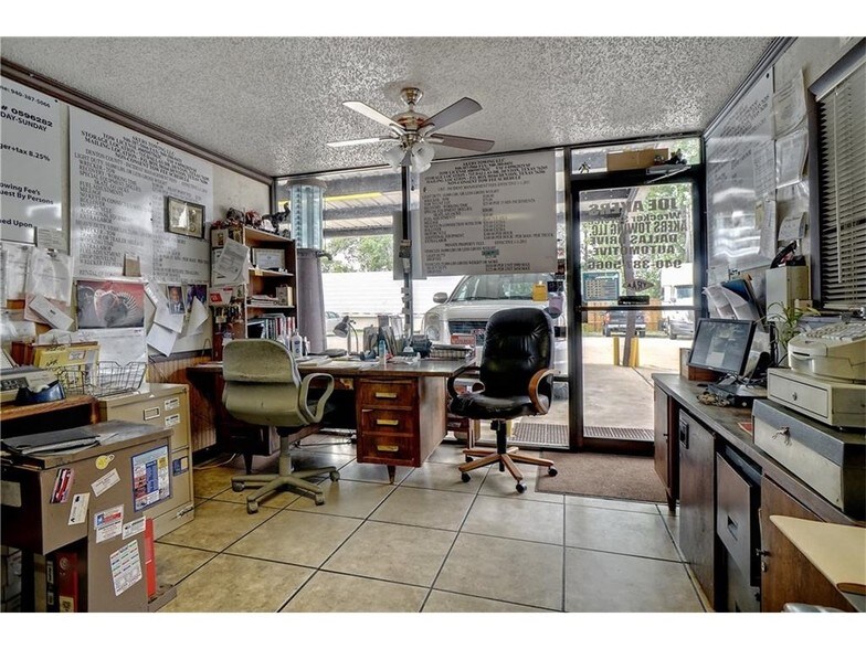 More Photos Of 715 Dallas Dr, Denton Flex For Sale