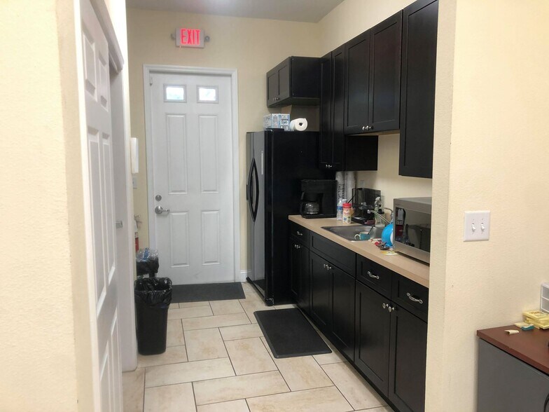 More Photos Of 11824 Jackson Rd, Thonotosassa Office Residential For Lease