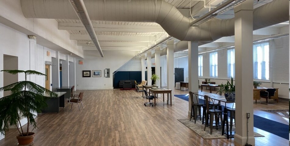 More Photos Of 7 Everett Ln, Windsor Warehouse For Sale