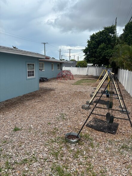 More Photos Of 5715 26th St W, Bradenton Office For Sale