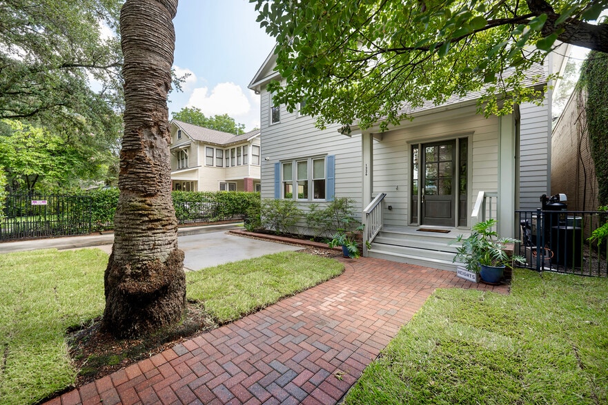 More Photos Of 1226 Heights Blvd, Houston Office For Sale