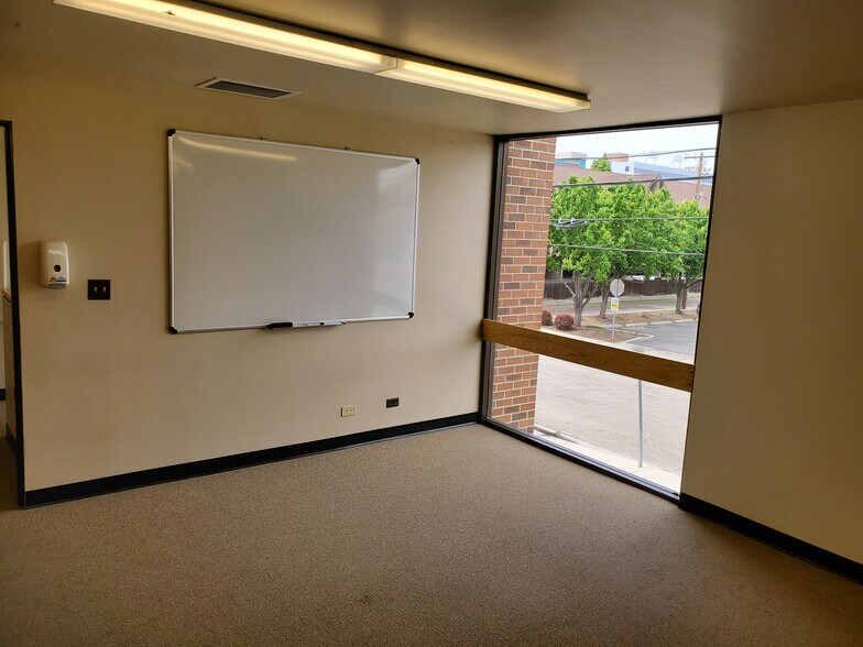 More Photos Of 1111 S Broadway Ave, Boise Office For Sale