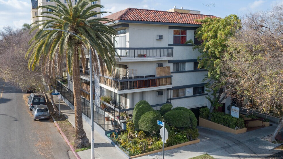 Primary Photo Of 161 S St. Andrews Pl, Los Angeles Apartments For Sale
