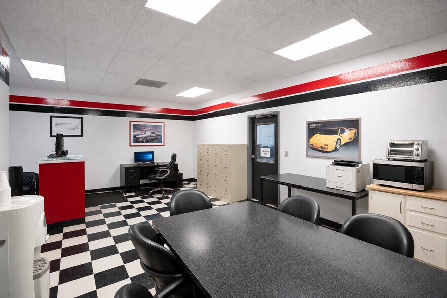 More Photos Of 2350 Us-17-92, Longwood Showroom For Sale