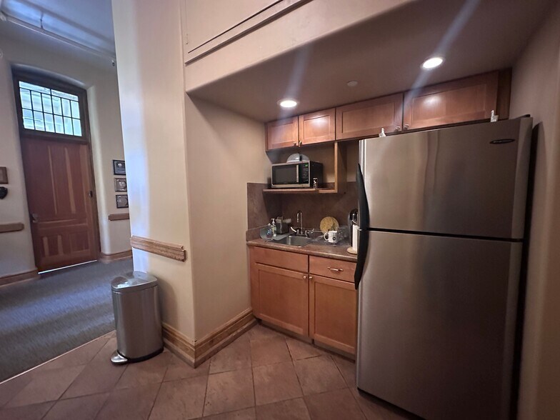 More Photos Of 830 Cottageview Dr, Traverse City Loft Creative Space For Sale