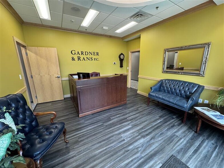 More Photos Of 117 Perspective Dr, Granger Office For Lease