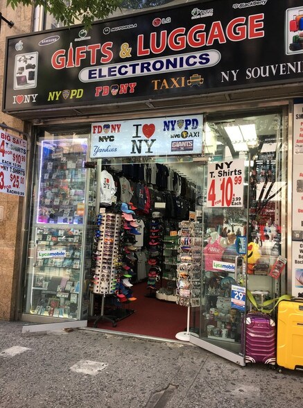 More Photos Of 32-34 W 34th St, New York Department Store For Lease