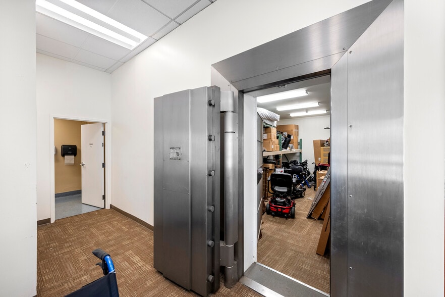 More Photos Of 103 E Stetson Ave, Hemet Bank For Sale