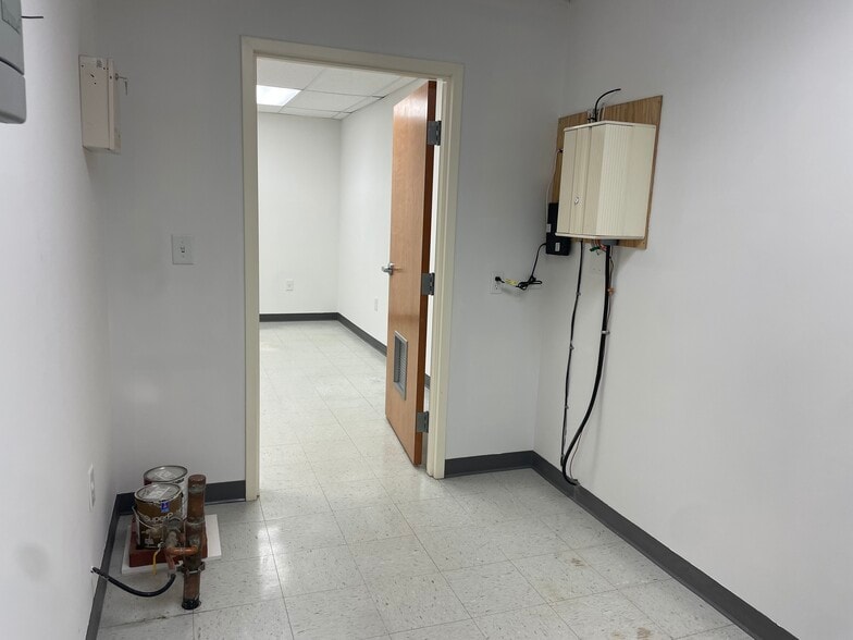 More Photos Of 2141 Eastview Pky, Conyers Office For Sale