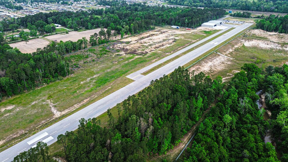 More Photos Of 15900 Schank Rd, Conroe Airport For Sale