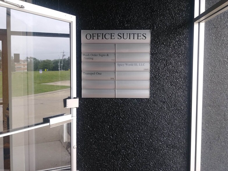 More Photos Of 426 S Westgate St, Addison Self Storage For Lease