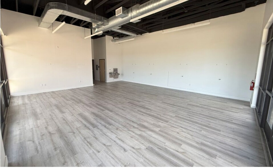 More Photos Of 1415 W William Cannon Dr, Austin Freestanding For Lease