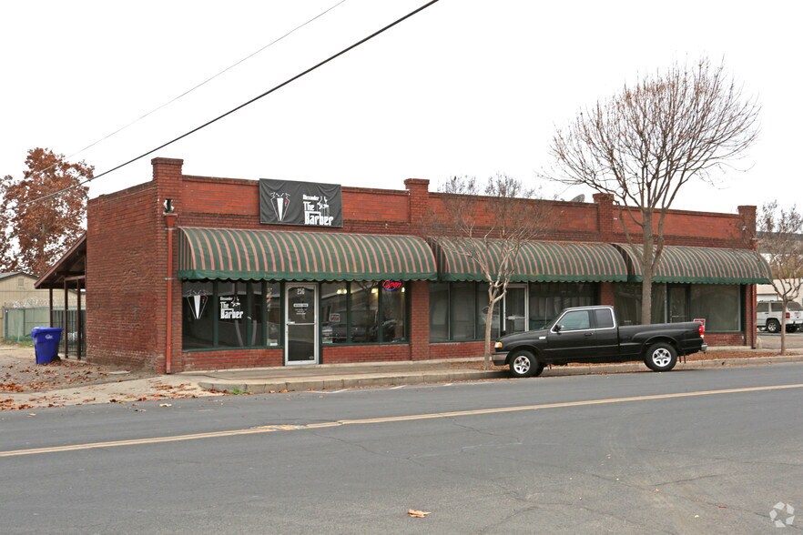 More Photos Of 256-260 W Pine St, Exeter Freestanding For Sale