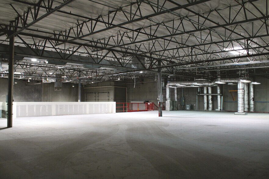 More Photos Of 7511 Eastgate Rd, Henderson Warehouse For Sale