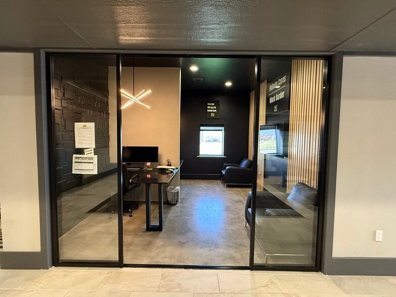 More Photos Of 424 S Main St, Newcastle Office For Lease