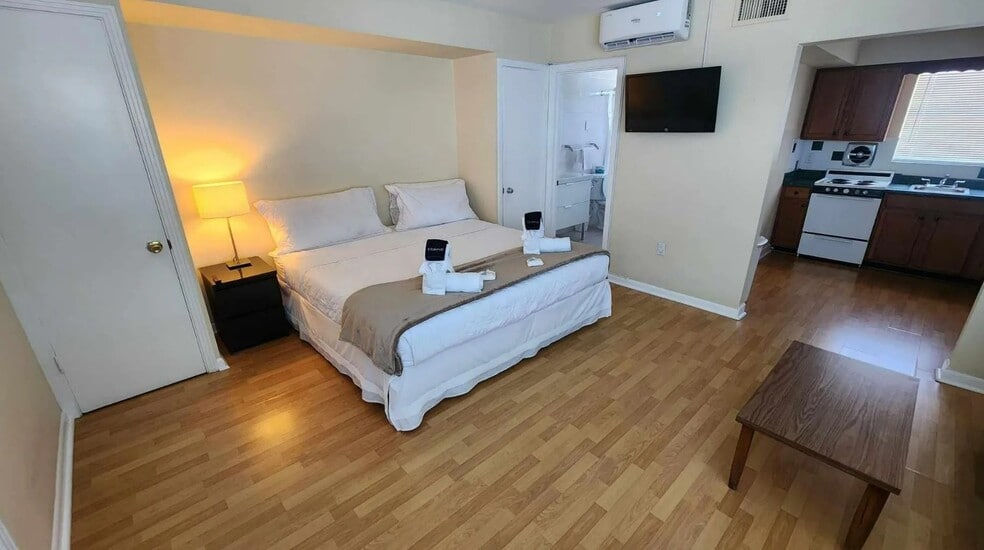 More Photos Of 621 Bay Esplanade, Clearwater Hotel For Sale