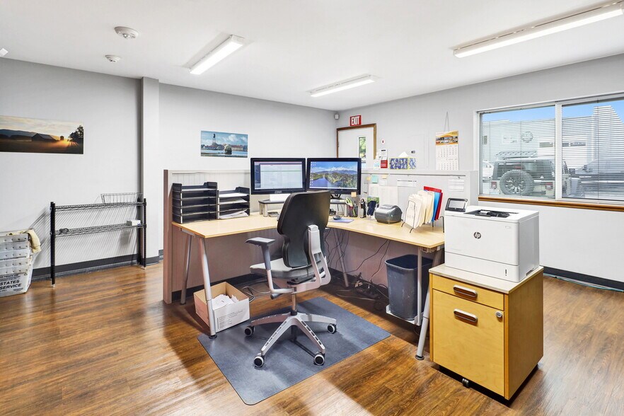 More Photos Of 2222 Queen St, Bellingham Warehouse For Lease