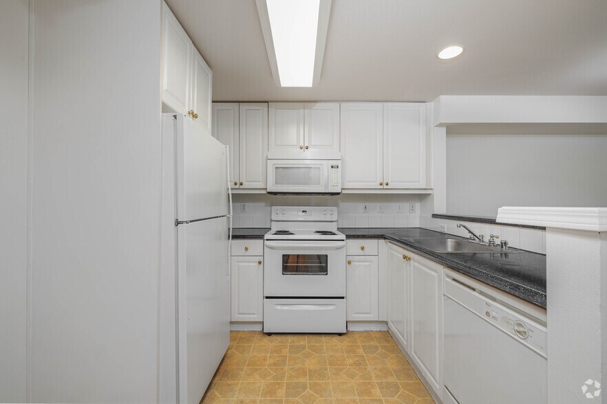 More Photos Of 4719 15th Ave NE, Seattle Apartments For Sale