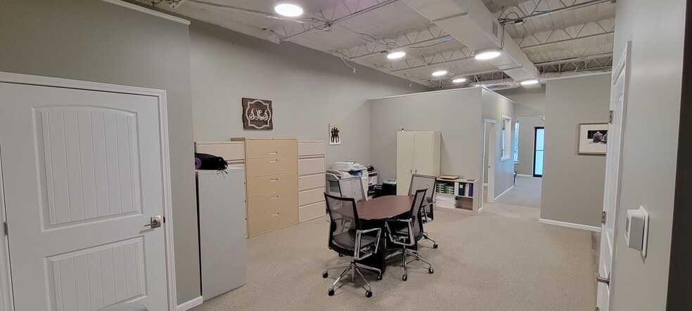 More Photos Of 202 Santa Fe Dr, Weatherford Storefront For Lease
