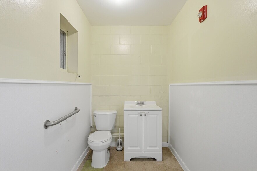 More Photos Of 346 N Volusia Ave, Orange City Office For Lease