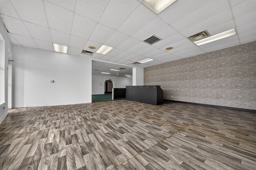 More Photos Of 2539 W Prospect Rd, Ashtabula Storefront For Sale