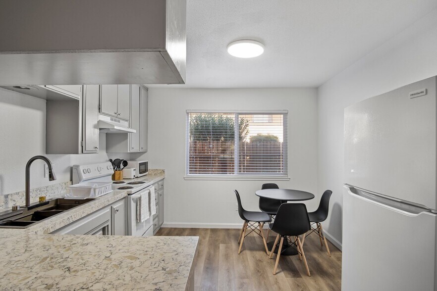 More Photos Of 116 Covena Ave, Modesto Apartments For Sale