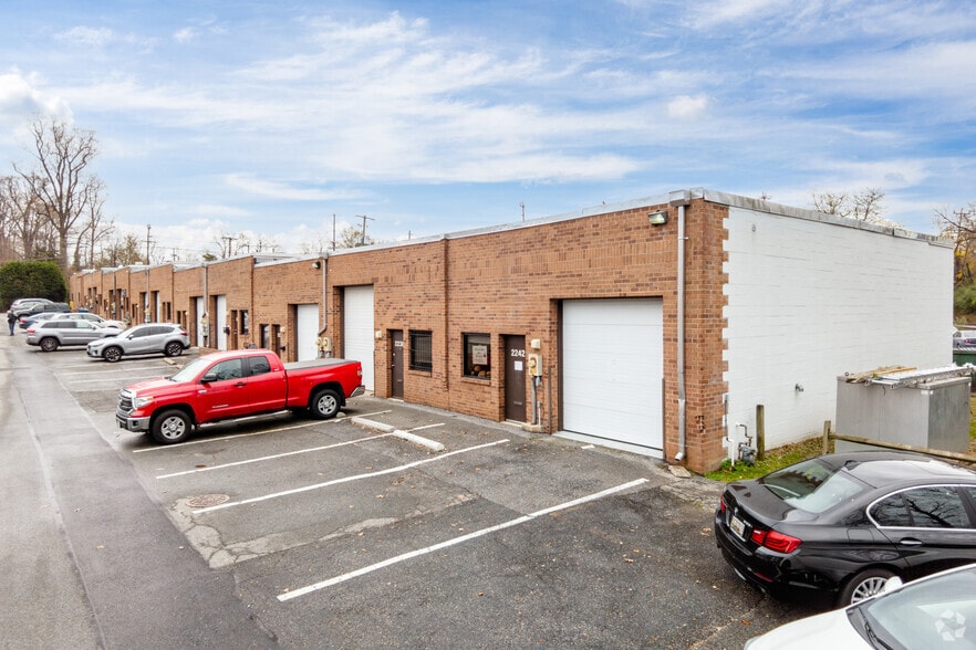 More Photos Of 2201-2353 Distribution Cir, Silver Spring Warehouse For Lease