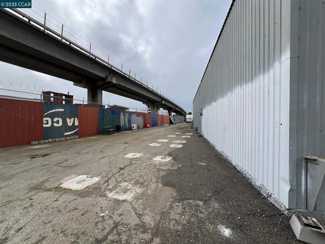 More Photos Of 1019 High St, Oakland Manufacturing For Lease