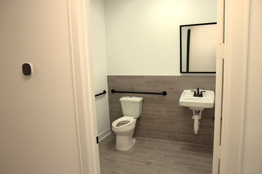 More Photos Of 12425 W Airport Blvd, Sugar Land Light Distribution For Lease