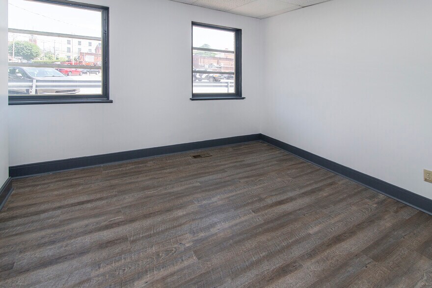 More Photos Of 318 S South St, Gastonia Office For Lease