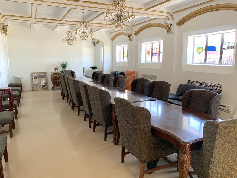 More Photos Of 18 Green St, Newark Storefront Retail Office For Lease