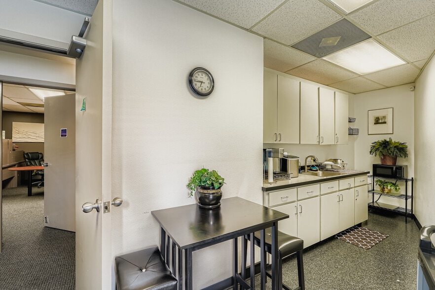 More Photos Of 6407 NE 117th Ave, Vancouver Medical For Sale