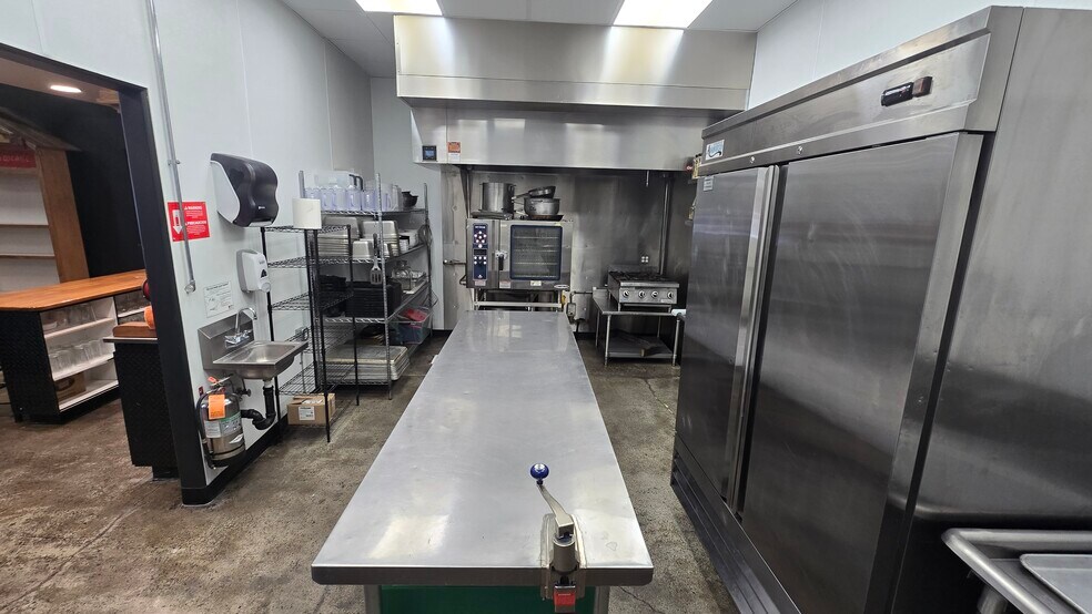 More Photos Of 1912 4th St, La Grande General Retail For Lease