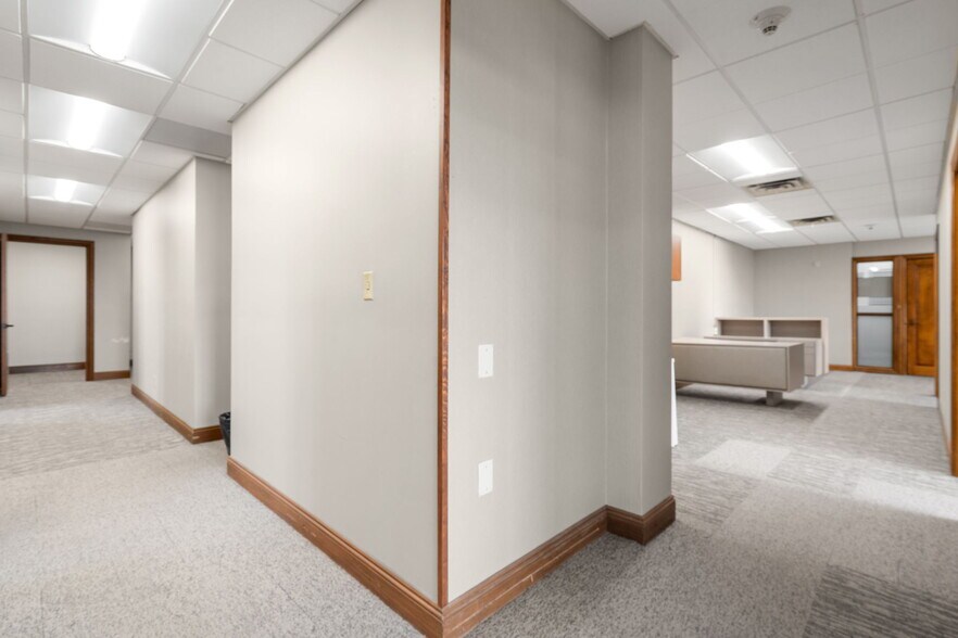 More Photos Of 56 S Washington St, Valparaiso Office For Lease