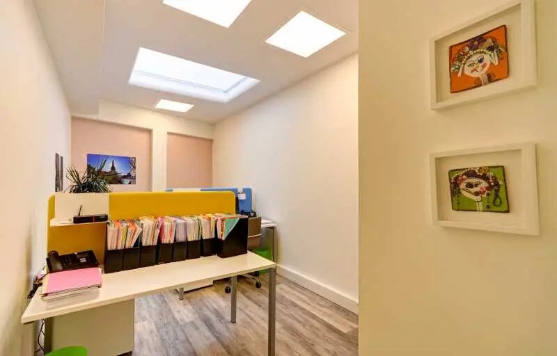 More Photos Of 62 Rue Ampère, Paris Office For Sale