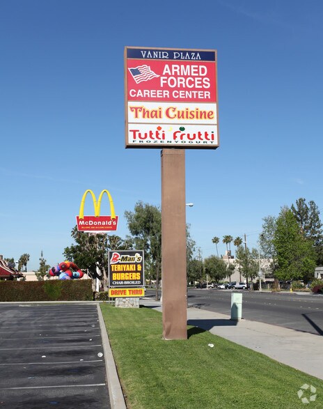 Primary Photo Of 992 E Alosta Ave, Azusa Storefront For Lease