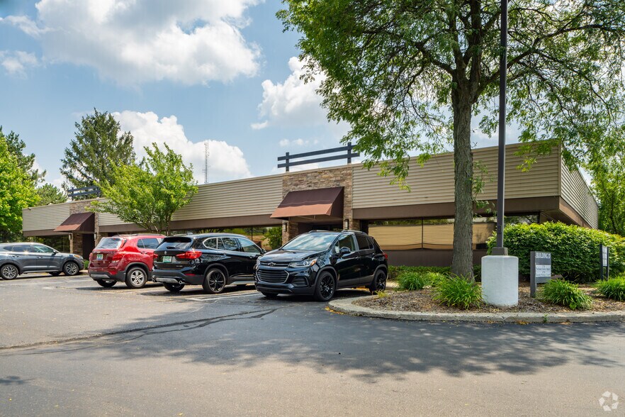 More Photos Of 27650-27652 Franklin Rd, Southfield Unknown For Lease