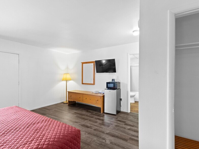 More Photos Of 935 9th Ave, Sidney Hotel For Sale