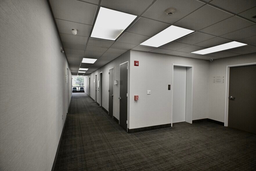 More Photos Of 4 Dearfield Dr, Greenwich Medical For Lease