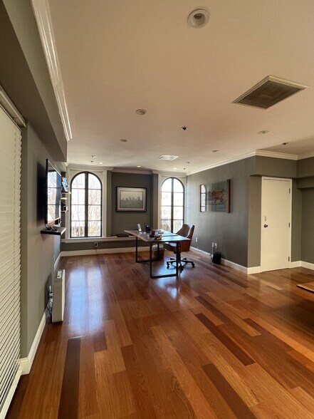 More Photos Of 1375 Burlingame Ave, Burlingame Unknown For Lease