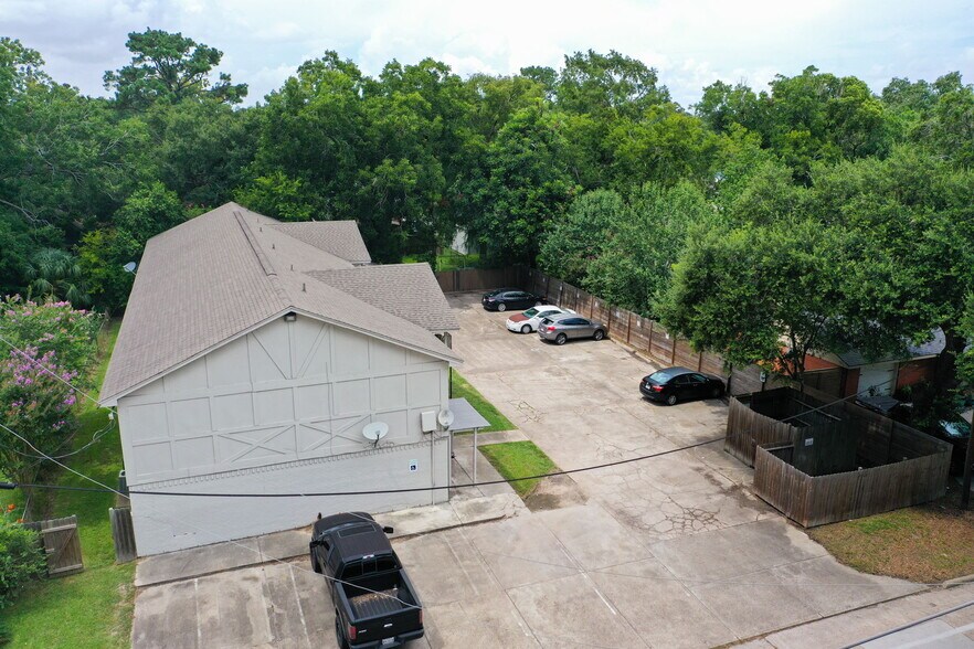 More Photos Of 1312 W Adoue St, Alvin Apartments For Sale