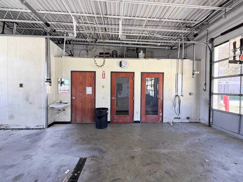 More Photos Of 560 N State Road 135, Greenwood Flex For Lease